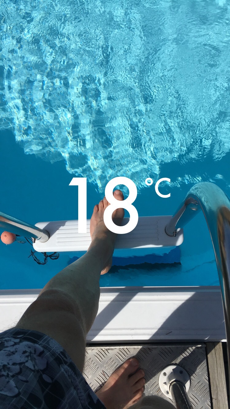 Premiärdopp i poolen. 